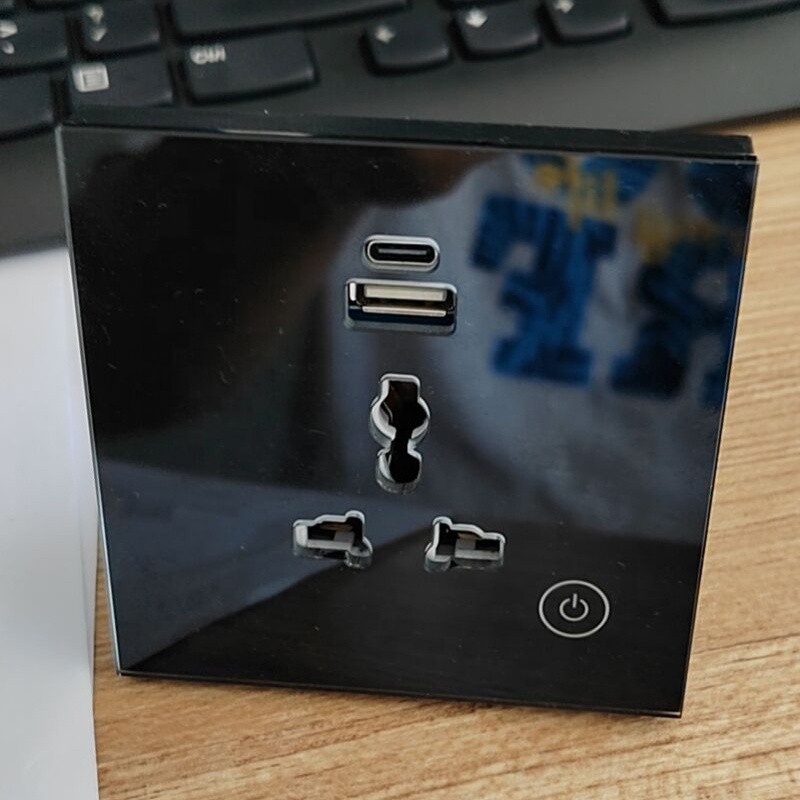 Single Smart Wall Socket with USB and USB-C