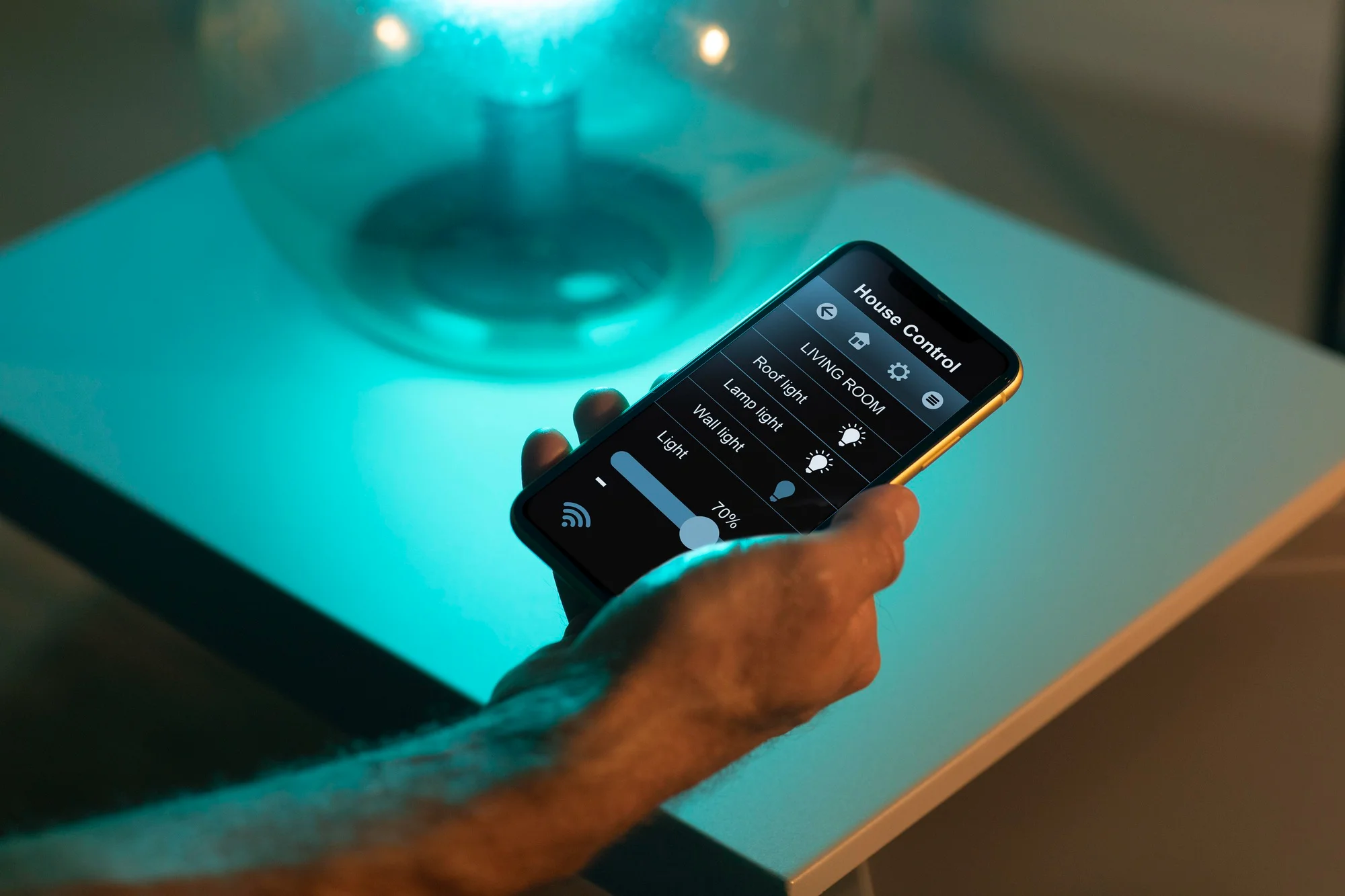 Controlling smart home lighting with smartphone app during power outage in Ghana
